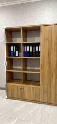 Sotiladi: Katta ofis shkafi