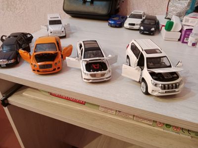 Продам детские железные машинки брендовых марок