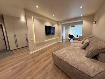 м. Космонавтов | Ю. Раджабий | бывш. Г. Лопатина | 3-комнатная | 70 м²
