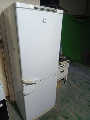Индизит холодильник рабочая продается.