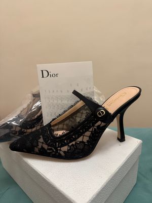 Чёрные туфли Dior — воплощение французского шика