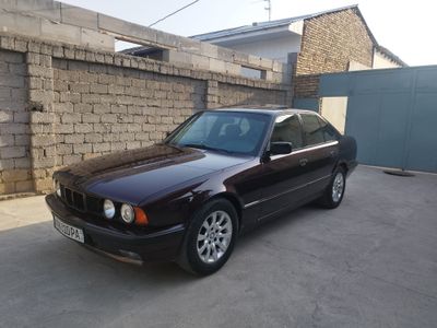 BMW e34 авто в хорошом состаяние