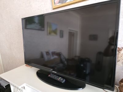 Продам б.у телевизор Samsung UE 40 EH 5000 w подойдет для рекламы