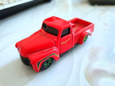 Коллекция Hot Wheels 52 Chevy.