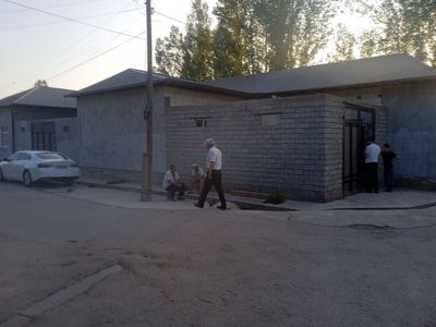 Uy sotiladi srochna yangibozorda karobka holatda