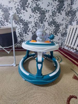 Детская кроватка и ходунки