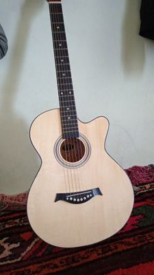 Gitara 39 razmeri chehol bor narhi 550 ming kimga kerak bo'lsa