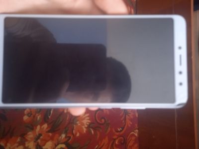 telefon sotiladi madel redmi S2 xotira 32 450 min