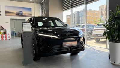 BYD YUAN UP Naqd sotuvda - 8 yil kafolat bilan