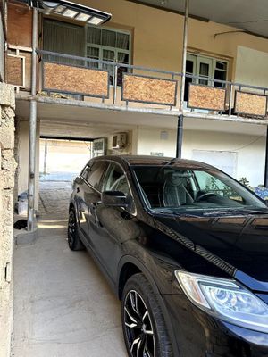 Mazda mashina sotiladi