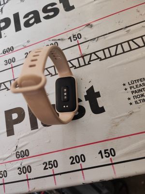 Продам дёшево xiaomi smart band 9 active