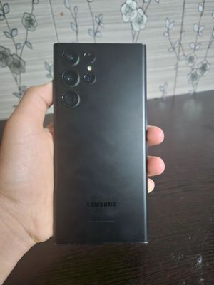 Samsung S22 ultra xotira512GB faqat aybi elrani kuygan holos
