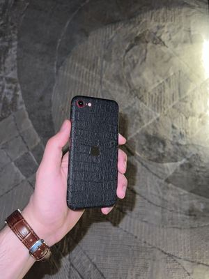 Iphone SE 2020 xotira 128