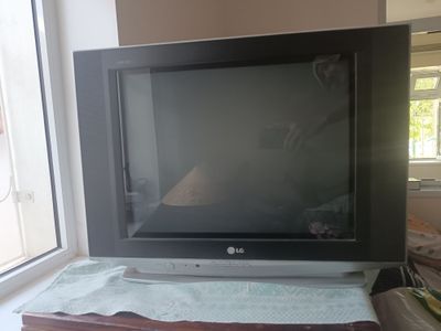 LG телевизор цветной