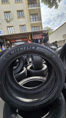 275/45/R21 Michelin