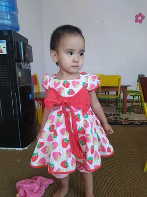 1 yoshgacha bolgan ogil bola qiz bola kiyimla bor kuzgi qishki