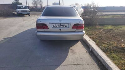 Mercedes benz E200