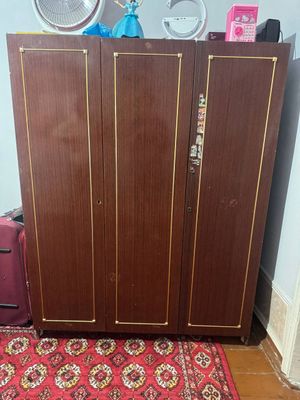 Shkaf holati yaxshi 200ming som