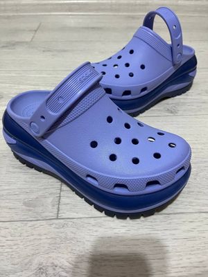 Женские тапочки crocs на платформе
