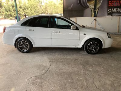 Фуловый автомобиль для любителей тюнинга