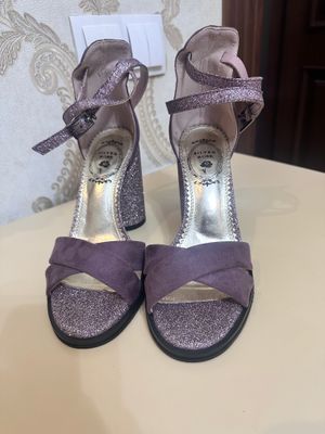 Босоножки новые