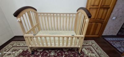 Кровать детская деревянная