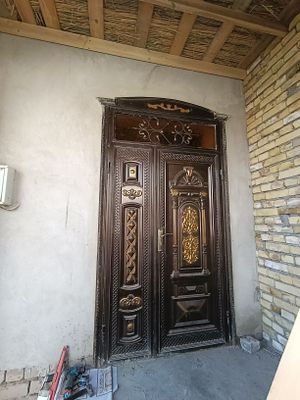 Темир дарвоза сотилади