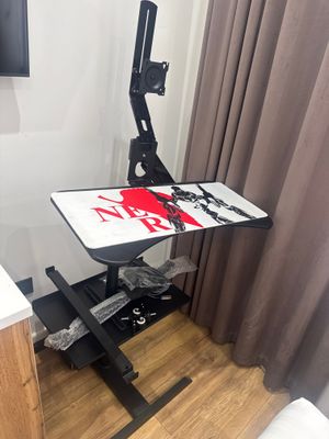 Игровой компьютерный стол с кранштейном