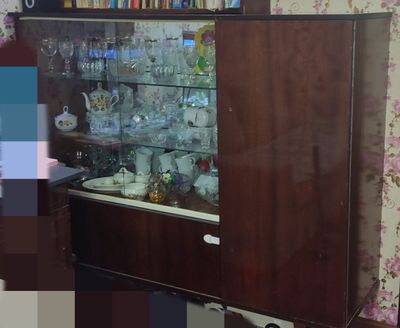 Сервант шкаф в хорошем состоянии