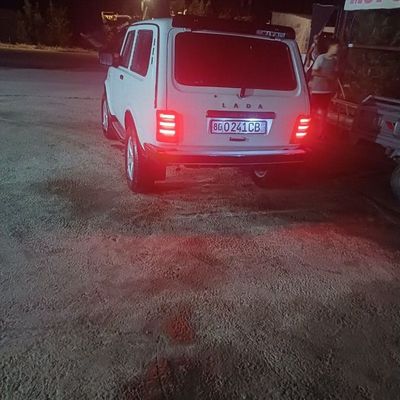 Niva sotiladi 2015yil 7000$