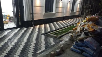 Брусчатка, тротуарная плитка, бордюры, лотки, крышки для лотков.