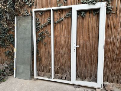 Рама пластиковая с дверью