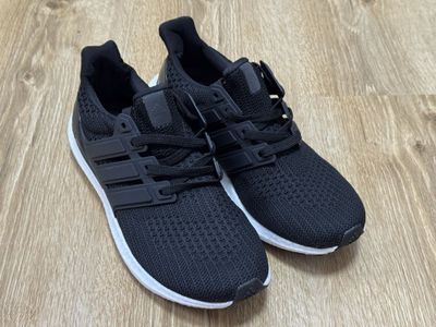 Кроссовки adidas