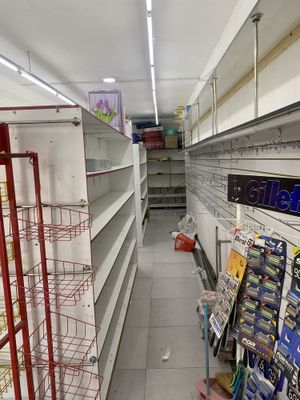 Vitrinniy Mebel sotiladi