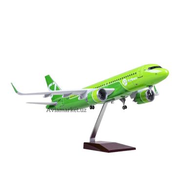 Самолет модель Airbus-A320 Neo авиакомпании S7 Airlines Russia