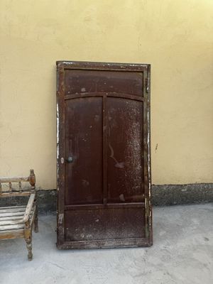 Дарвоза сотилади