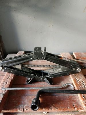 Домкрат автомобильный