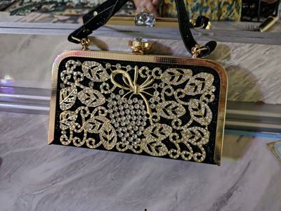 Sumka sotiladi Bir marta kelinligimda taqqanman