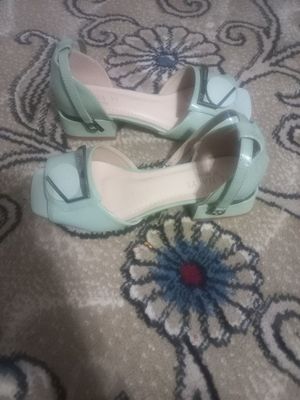 Holati yangi umuman kiyilmagan
