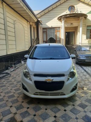 Sotiladi Spark 2013 yil 3 pozitsiya Metan gazi bor
