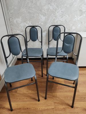Продаются стулья новые 4шт по *150 000т каждый стул