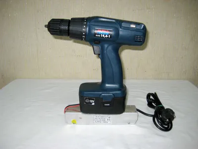 Шуруповёрт оригинал 100% работает от сети 220в отличном рабочим состоя