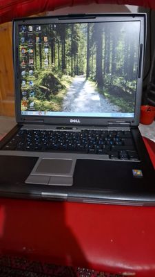 Noutbuk Dell latitute D520