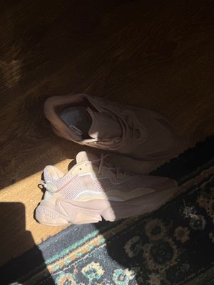Продам кроссовки ADIDAS OZWEEGO женские!