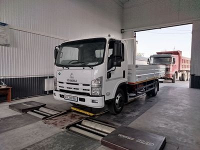Isuzu avtobusdan yasalgan 2010 yil