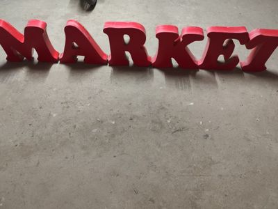 MARKET ёзуви 999 минг сумга сотилади