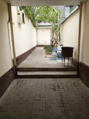 Shahar markazidan hovli sotiladi