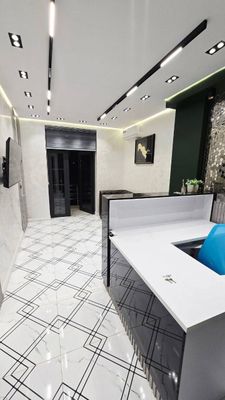 Продаётся нежилое помещение с авторским ремонтом 70 КВ. Вдоль дороги.