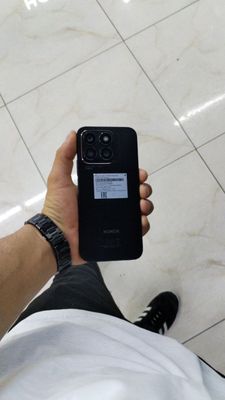 Honor X8b 8/128 rangi qora xolati idyal