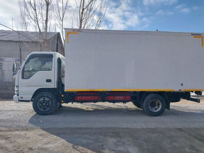 Грузовой автотранспорт.